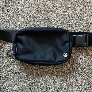 Lulu lemon everywhere belt bag